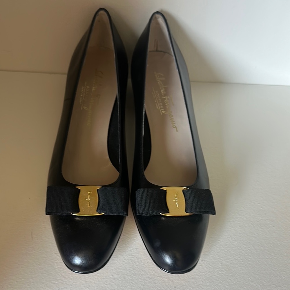 Salvatore Ferragamo Black Leather shoes with bow